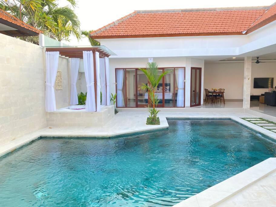 Villa Akmali Umalas 2Br With Private Pool & Jacuzzi Canggu Exteriör bild