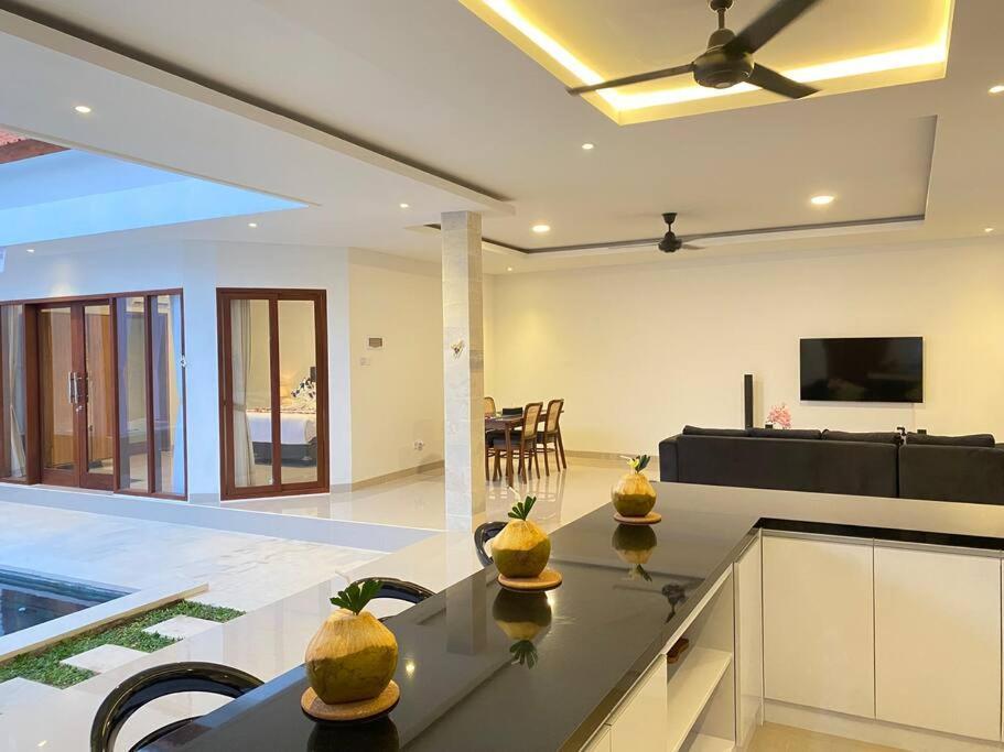 Villa Akmali Umalas 2Br With Private Pool & Jacuzzi Canggu Exteriör bild